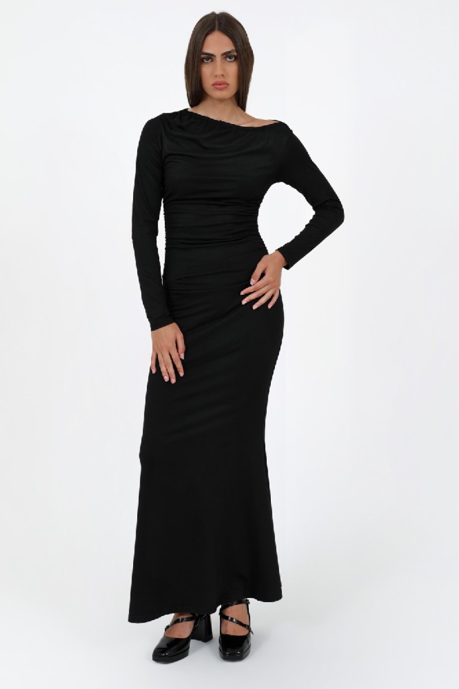 ΦΟΡΕΜΑ ΠΟΛΥΕΣ.ΜΑΚΡΥ ΣΟΥΡΕΣ ΣΤΟ ΠΛΑΙ ΜΑΥΡΟ