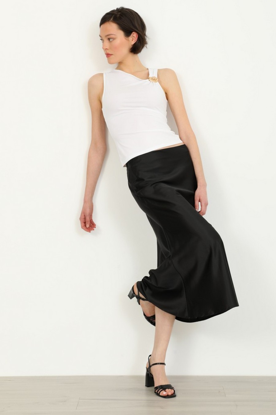 ΦΟΥΣΤΑ ΠΟΛΥΕΣ.ΜΑΚΡΥΑ ΚΛΟΣ ΜΑΥΡΗ