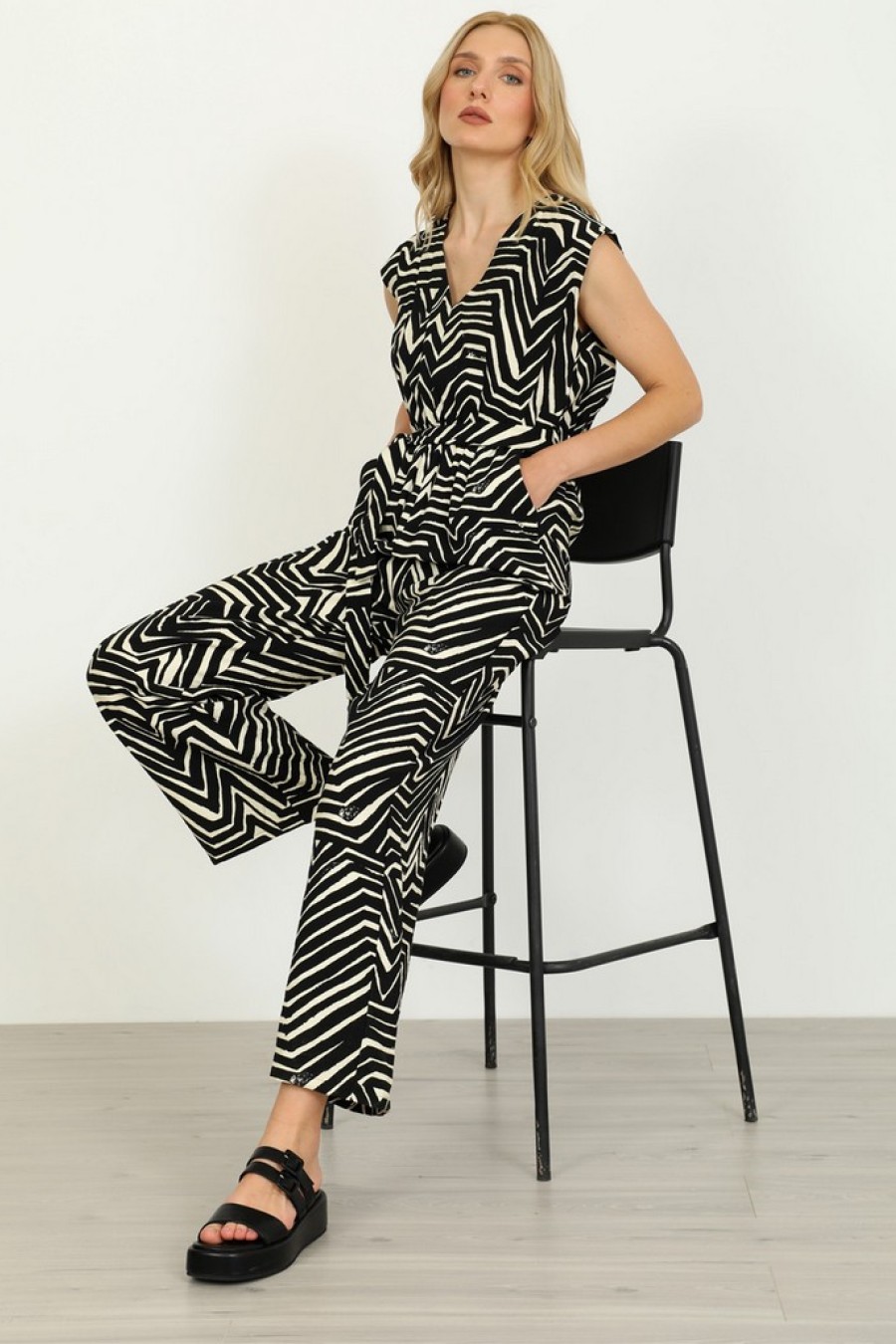 ΦΟΡΜΑ ΟΛΟΣ.ΒΙΣΚΟΖ/ΝΑΪΛΟΝ ΖΕΒΡΑ ΜΑΥΡΟΑΣΠΡΗ