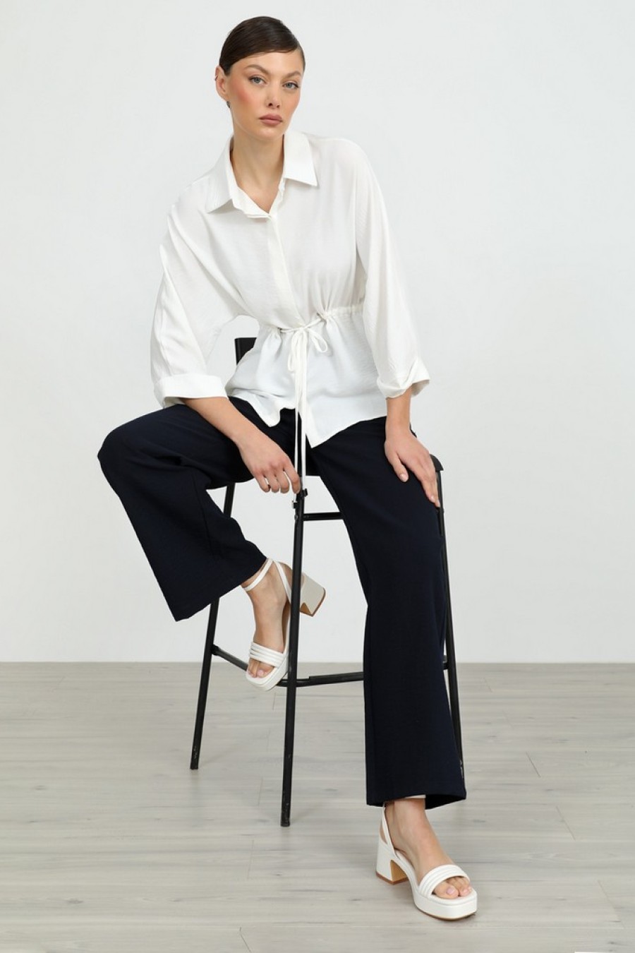 ΠΟΥΚΑΜΙΣΟ ΠΟΛΥΕΣ.ΔΕΣΙΜΟ ΣΤΗ ΜΕΣΗ ΑΣΠΡΟ