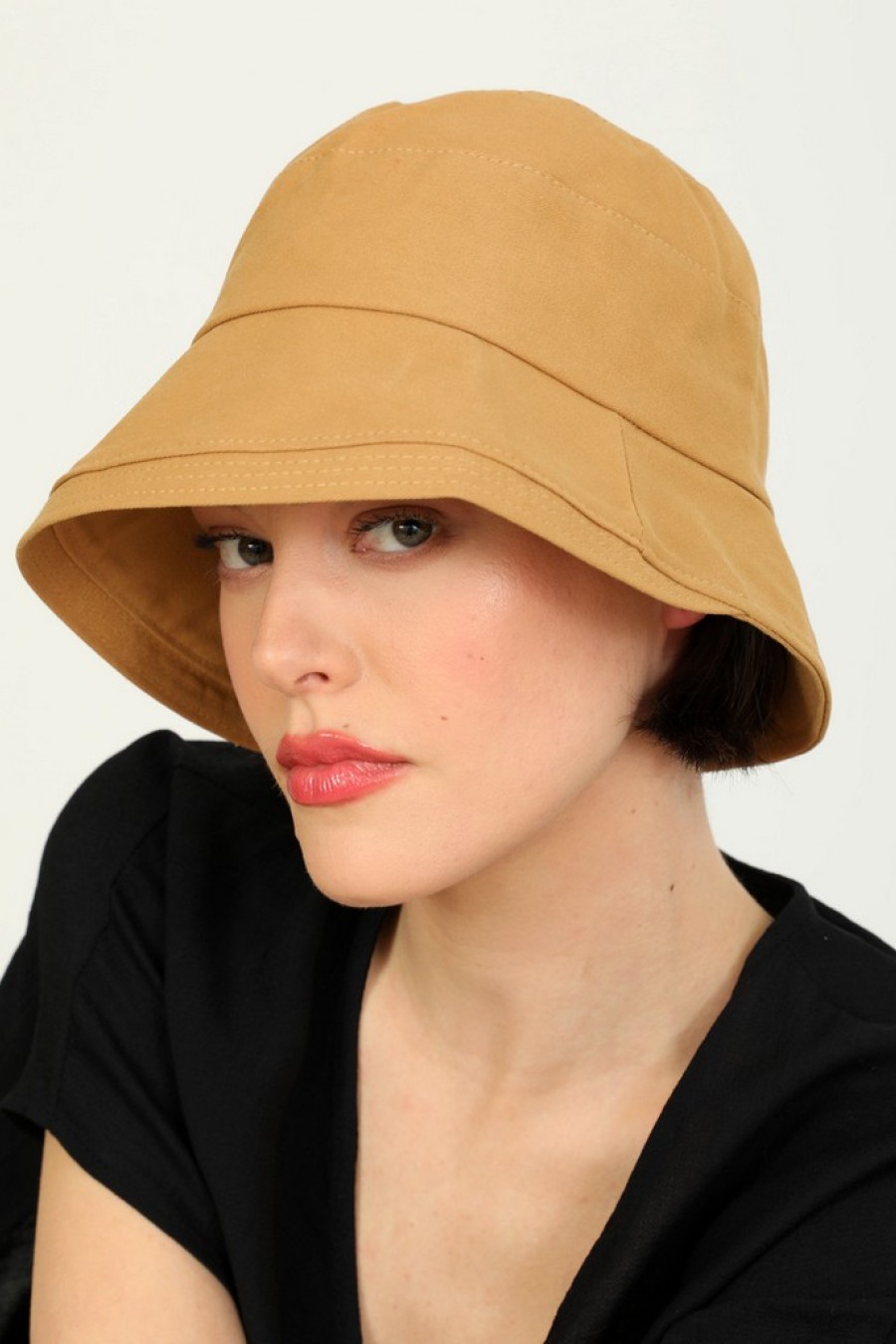 ΚΑΠΕΛΟ ΒΑΜΒΑΚ.ΜΕ ΕΞΩΓΑΖΑ ΣΤΟ ΓΕΙΣΟ ΚΑΜΕΛ