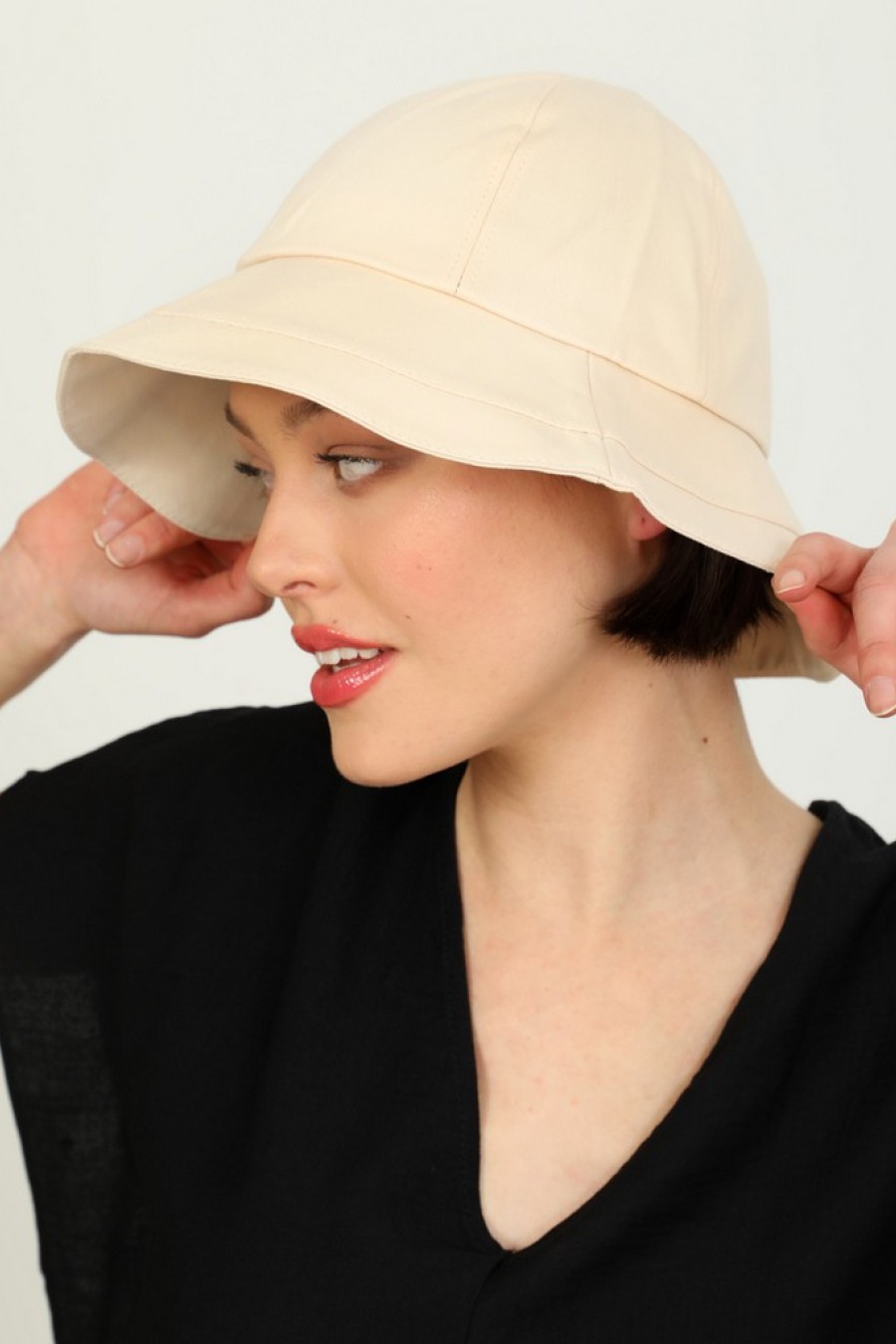 ΚΑΠΕΛΟ ΒΑΜΒΑΚ.ΜΕ ΕΞΩΓΑΖΑ ΣΤΟ ΓΕΙΣΟ ΜΠΕΖ